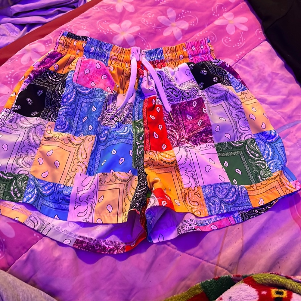 Just trying to get rid of clothes, has front pockets